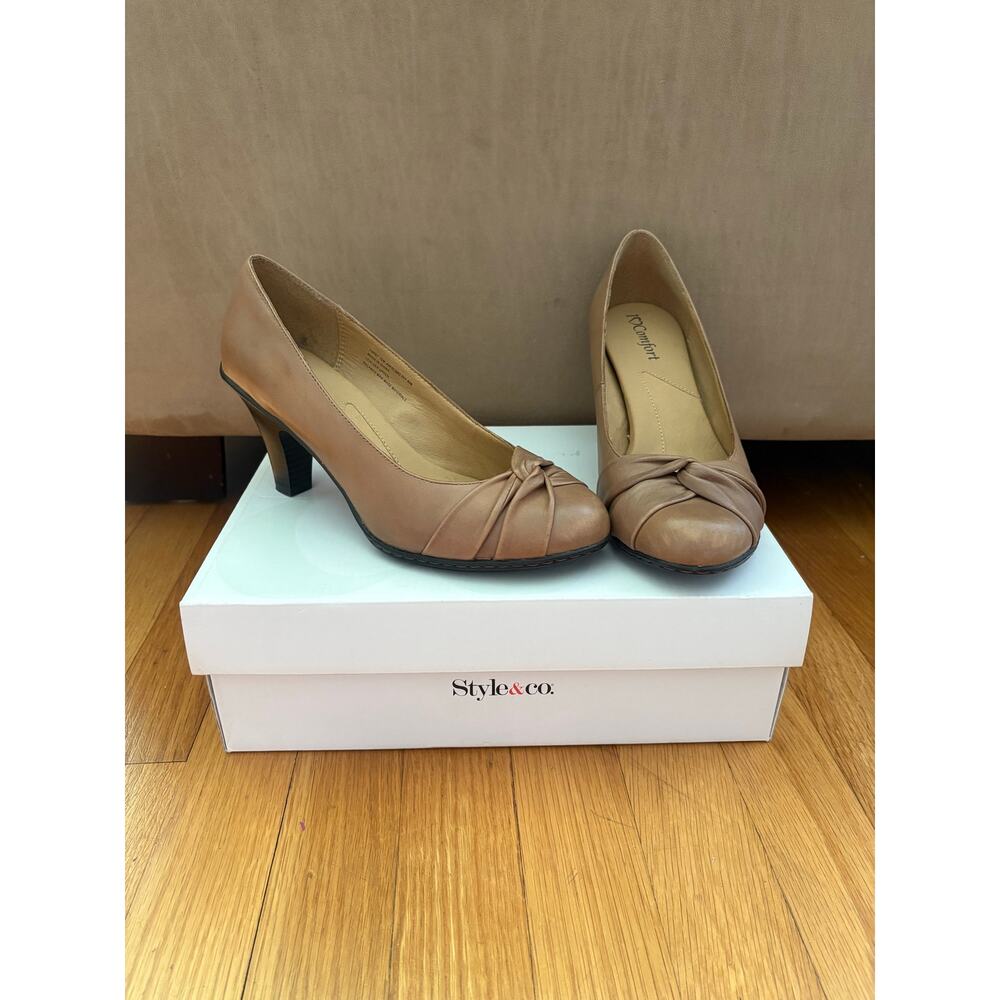 I heart comfort tan twist front closed toe heel